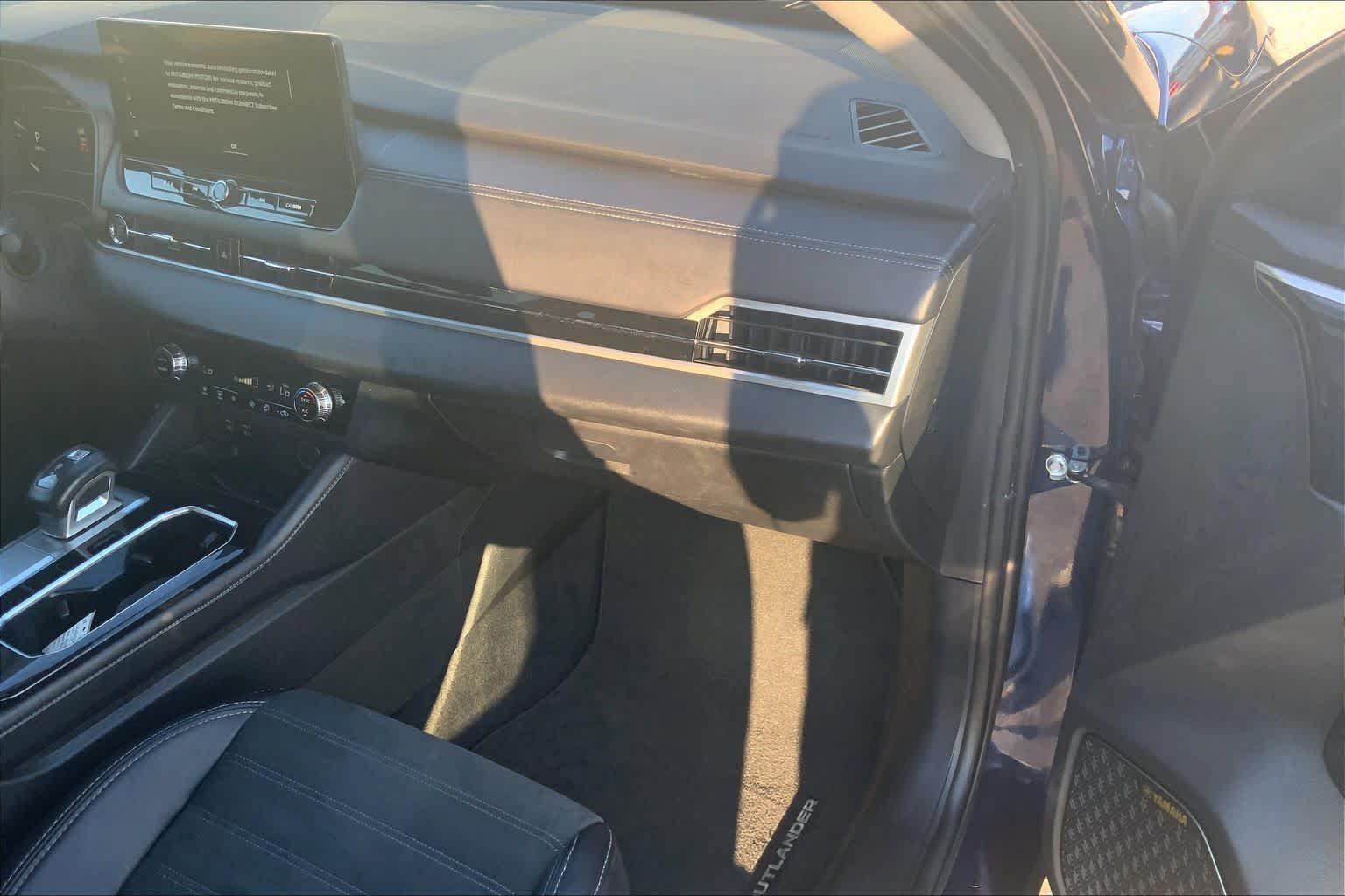 Used 2025 Mitsubishi Outlander SE FWD image 19