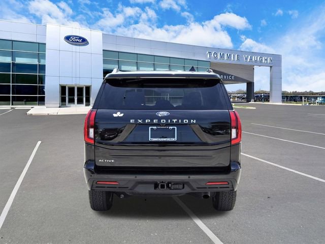 Certified 2025 Ford Expedition Active AWD/4WD image 3