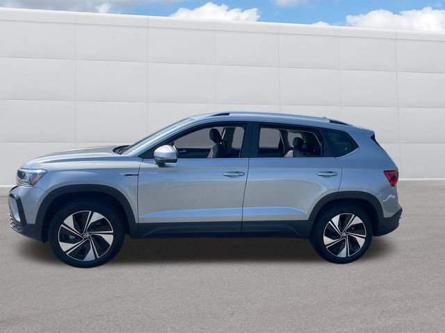 Used 2024 Volkswagen Taos SE image 2