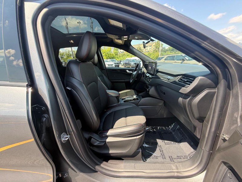 Certified 2023 Ford Escape ST-Line w/ Tech Pack #1 AWD/4WD image 14