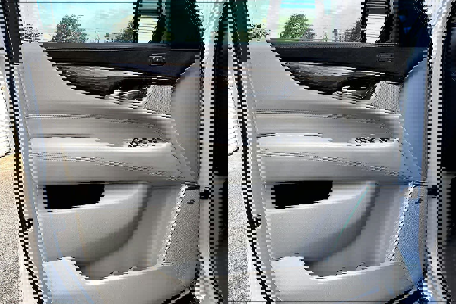 Used 2018 Cadillac Escalade Luxury image 21