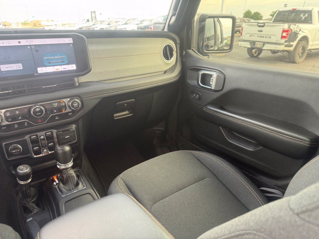 Used 2024 Jeep Wrangler Unlimited Sahara AWD/4WD image 49