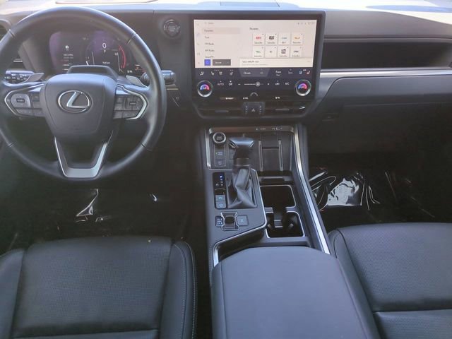 Used 2024 Lexus GX 550 w/ Accessory Package (31) image 16