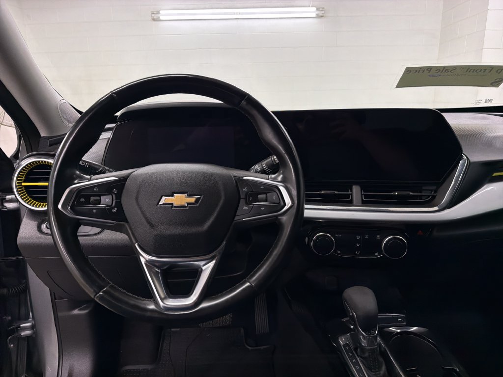 Used 2024 Chevrolet Trax LT w/ Driver Confidence Package FWD image 9