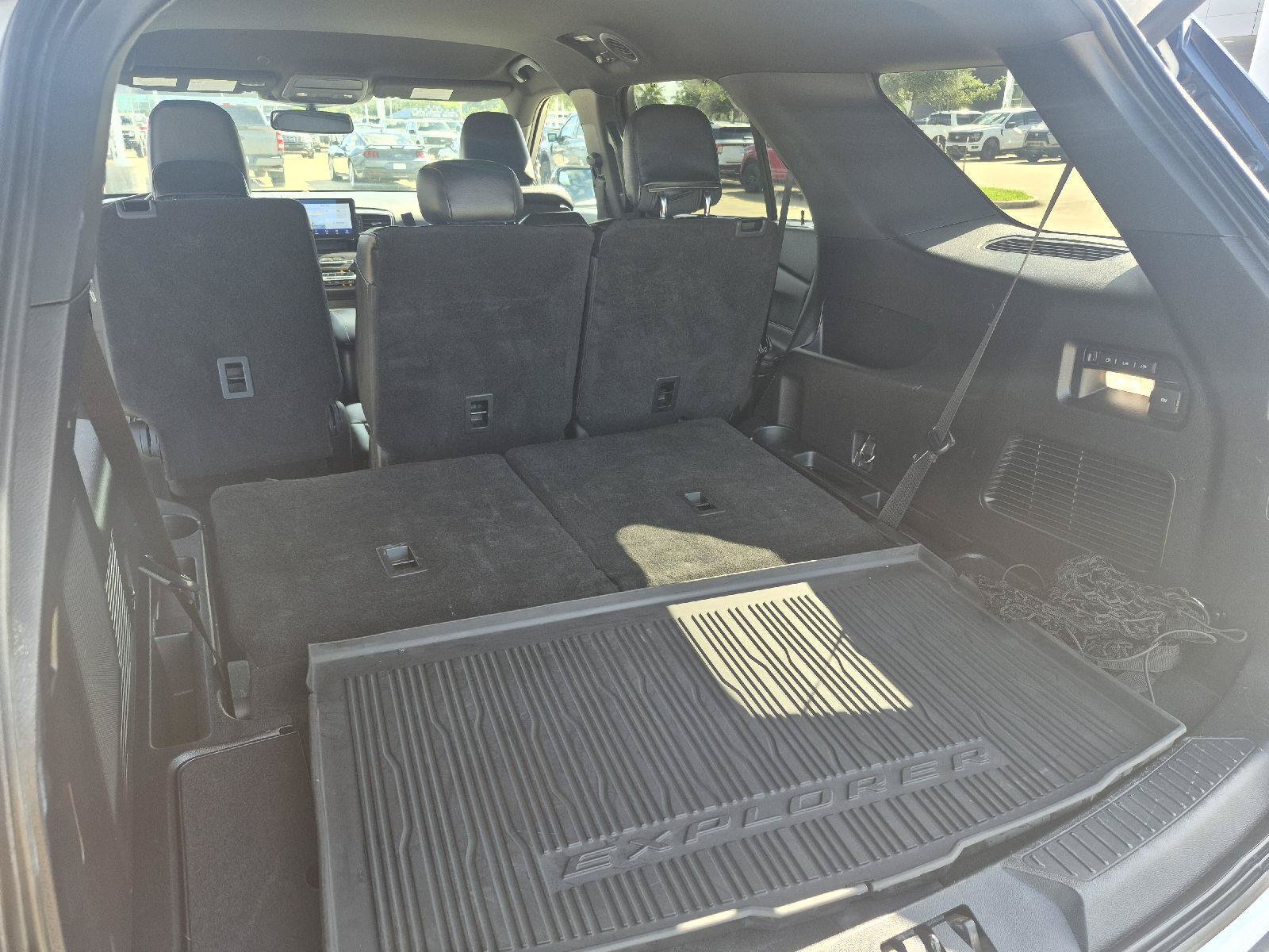 Certified 2020 Ford Explorer Limited w/ Class III Trailer Tow Package RWD image 13