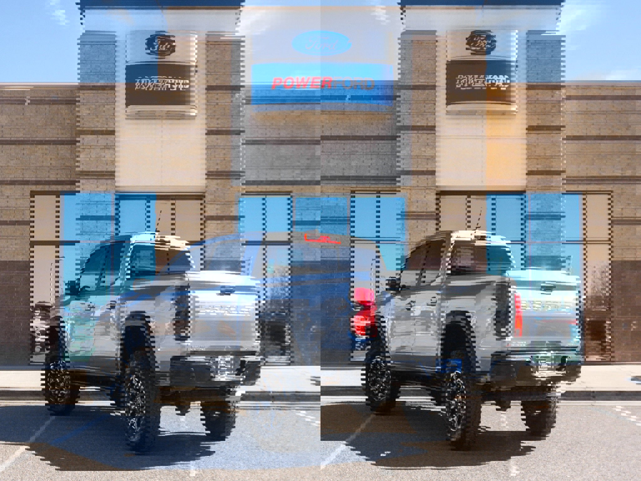 Used 2025 Chevrolet Colorado ZR2 w/ Technology Package image 3