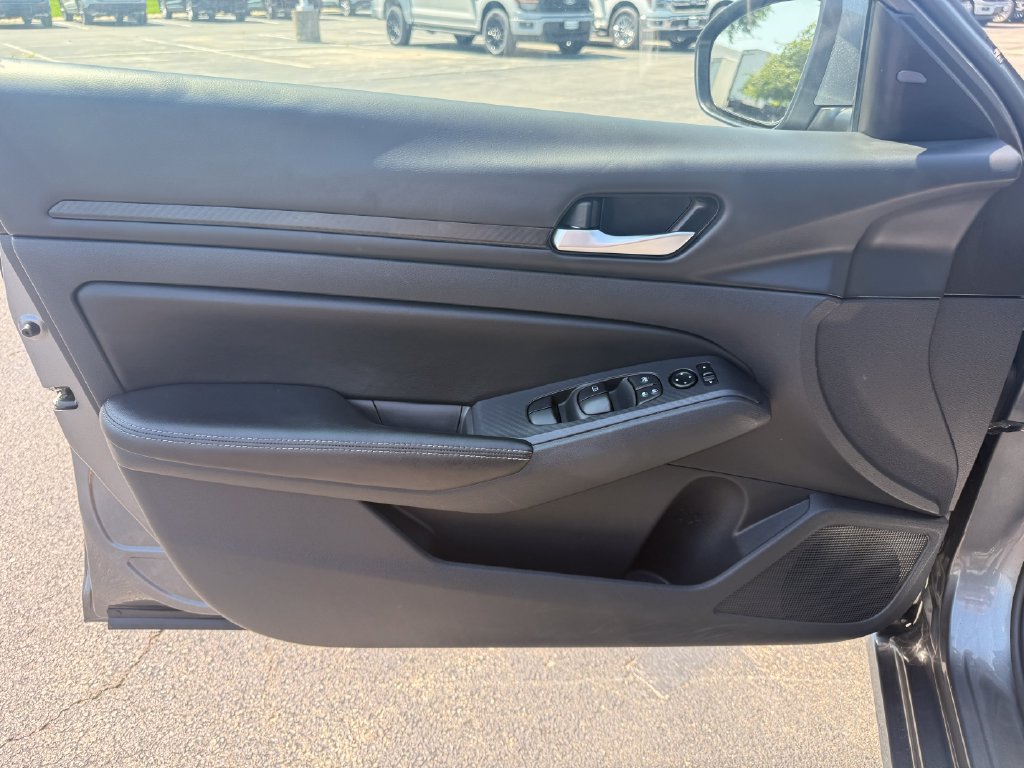 Used 2024 Nissan Altima 2.5 SV w/ SV Premium Package FWD image 10