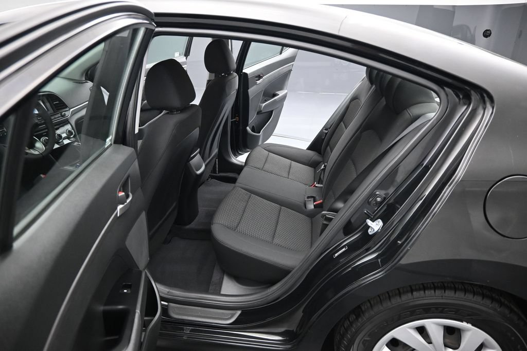 Used 2019 Hyundai Elantra SE w/ Cargo Package FWD image 18