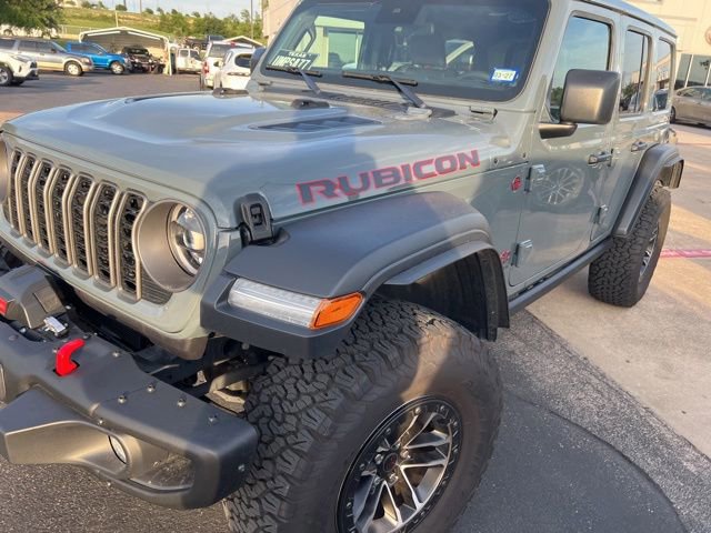 Used 2025 Jeep Wrangler Unlimited Rubicon w/ XTREMEE 35" Tire Package AWD/4WD image 12