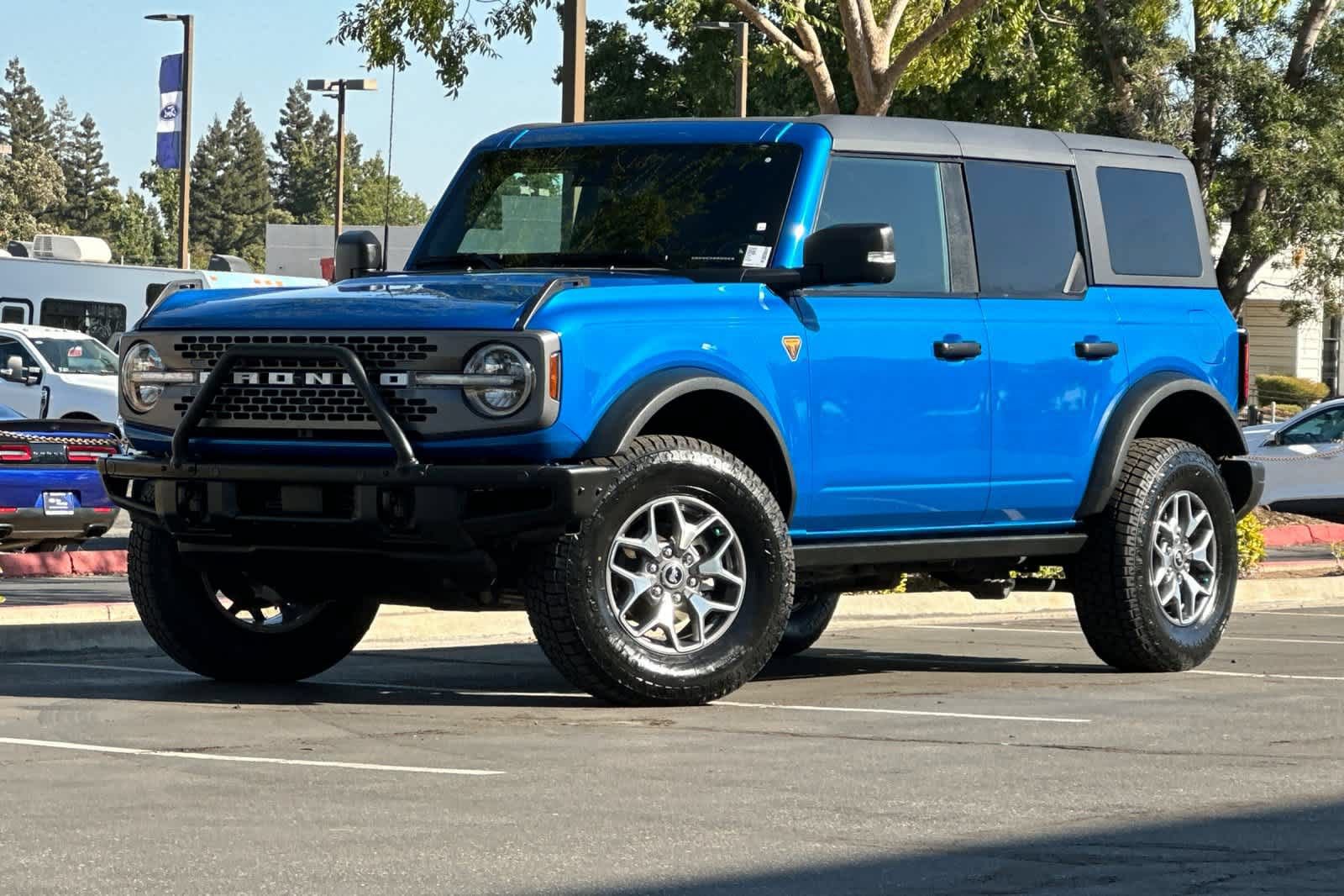 Certified 2023 Ford Bronco Badlands AWD/4WD image 1