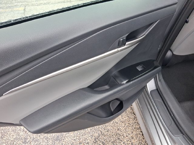 Used 2026 Toyota Camry SE FWD image 9
