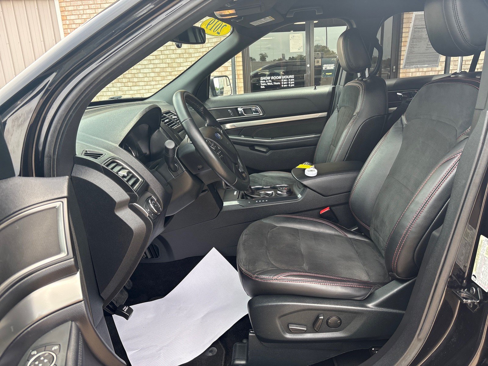 Certified 2019 Ford Explorer XLT w/ XLT Sport Appearance Package AWD/4WD image 3