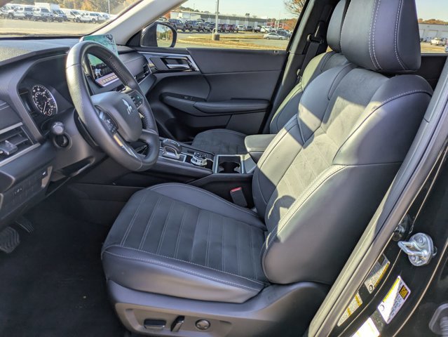 Used 2024 Mitsubishi Outlander SE Black Edition image 15