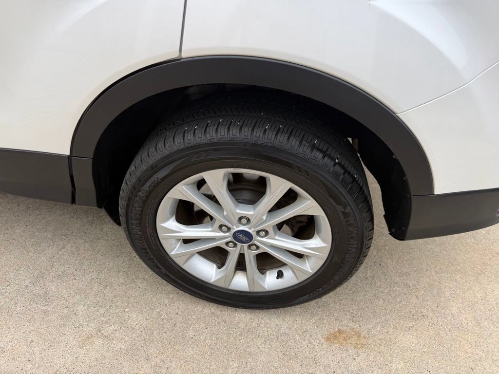 Certified 2017 Ford Escape SE w/ SE Leather Comfort Package AWD/4WD image 17