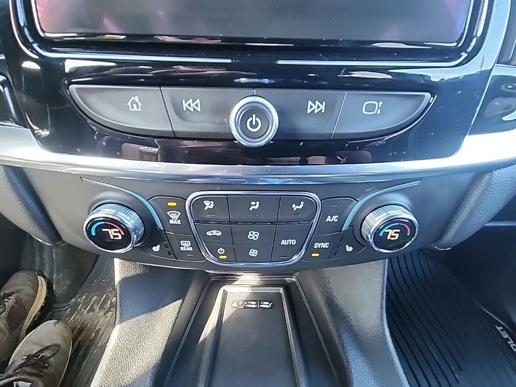 Used 2023 Chevrolet Traverse LT image 16