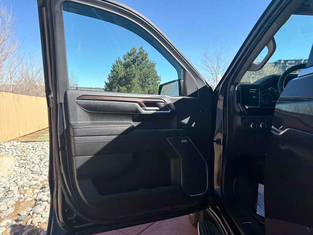 Used 2022 GMC Sierra 1500 SLT w/ SLT Premium Plus Package AWD/4WD image 12