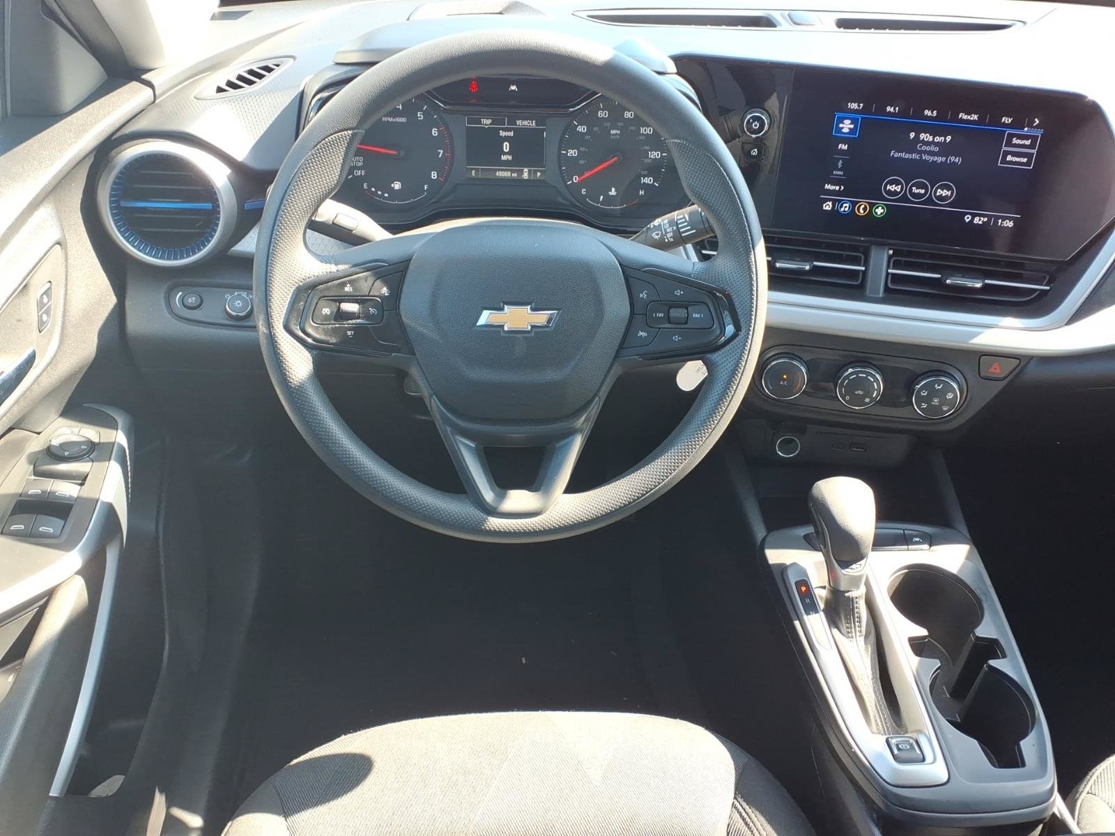 Used 2025 Chevrolet Trax LS FWD image 5