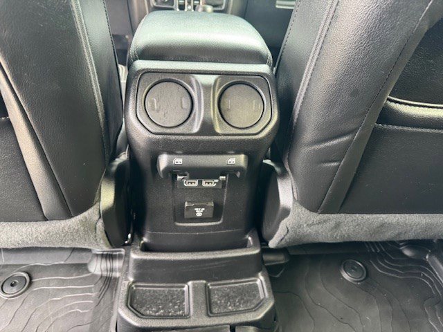 Used 2020 Jeep Wrangler Unlimited Sahara image 26