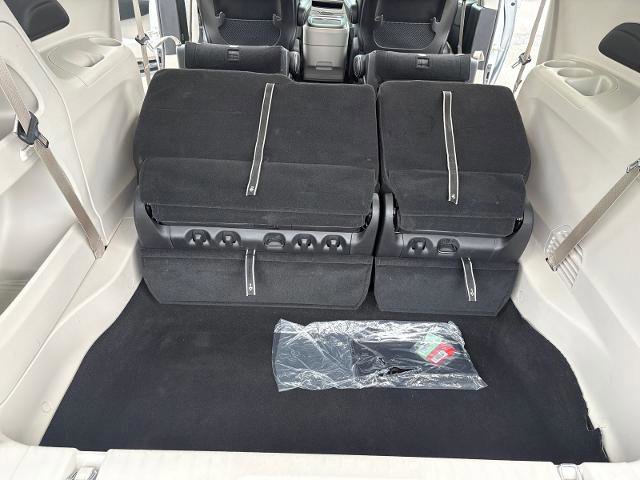 Used 2024 Chrysler Pacifica Touring-L image 39