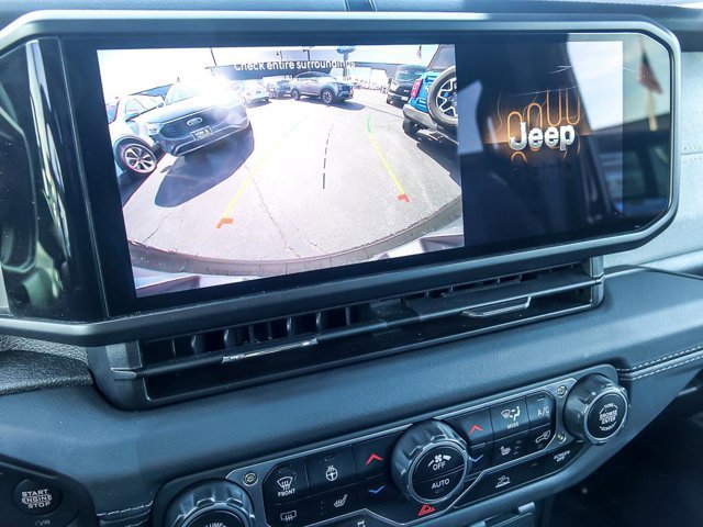 Used 2024 Jeep Wrangler Unlimited Sahara AWD/4WD image 19