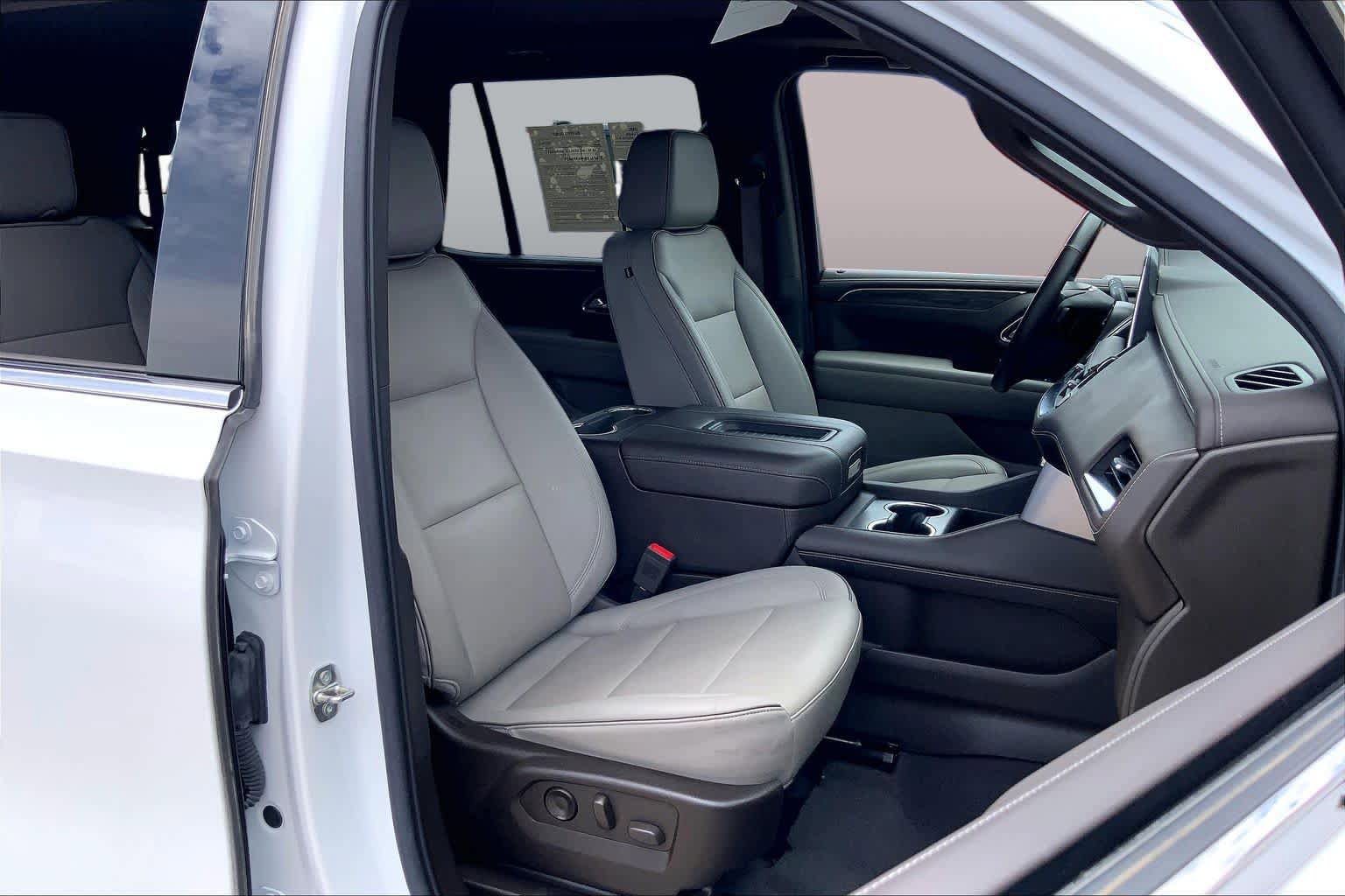 Used 2022 GMC Yukon SLT w/ SLT Premium Package AWD/4WD image 9