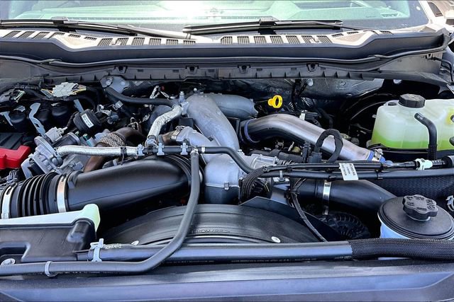 Certified 2025 Ford F250 Platinum w/ FX4 Off-Road Package AWD/4WD image 8
