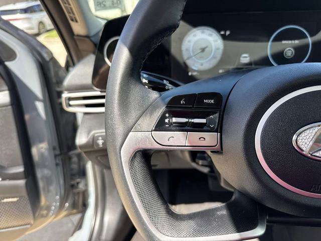 Used 2022 Hyundai Elantra Limited image 26