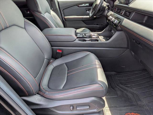 Used 2025 Honda Pilot TrailSport image 19