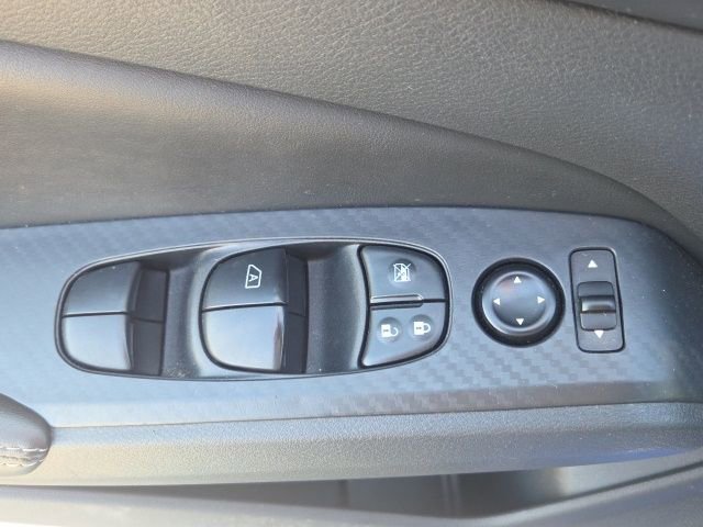 Used 2025 Nissan Altima 2.5 SV FWD image 19