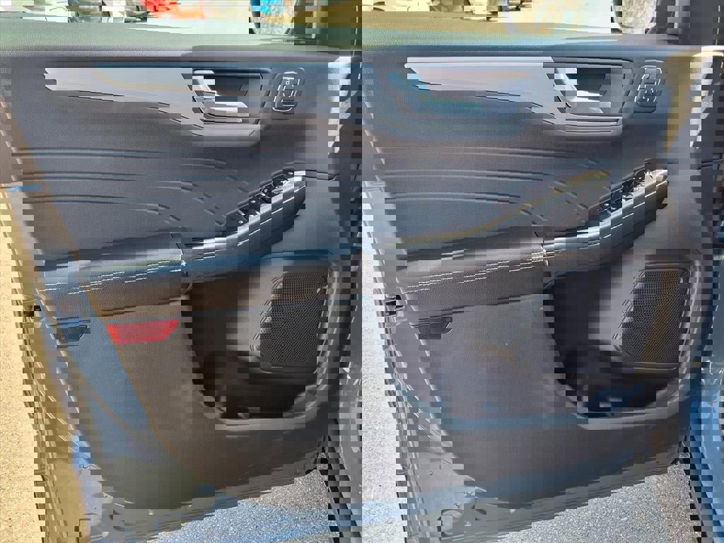 Certified 2023 Ford Escape Platinum w/ Class II Trailer Tow Package image 15