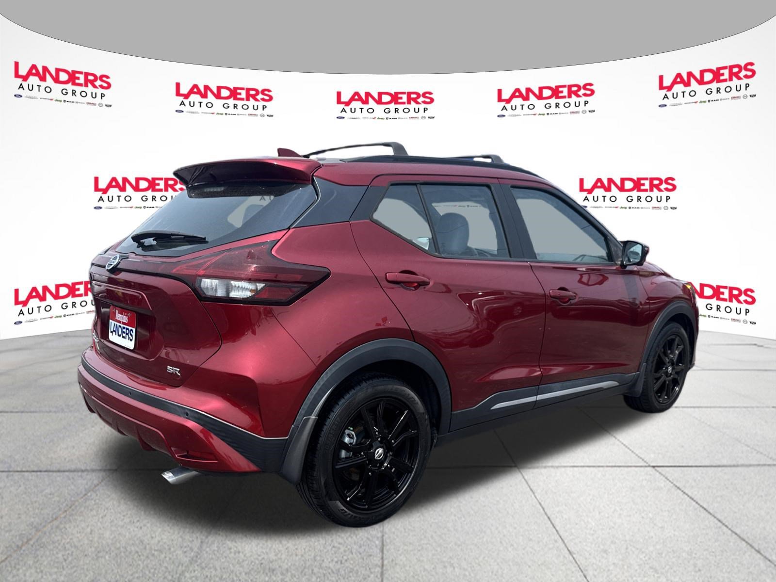 Used 2021 Nissan Kicks SR w/ SR Premium Package FWD image 3