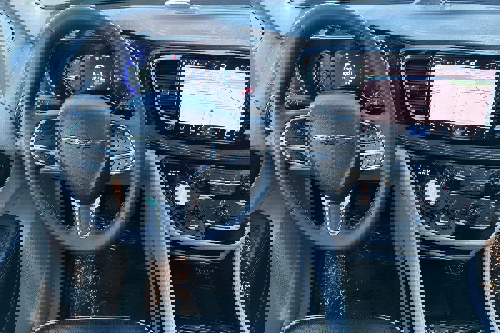 Used 2023 Chrysler Pacifica Limited image 14