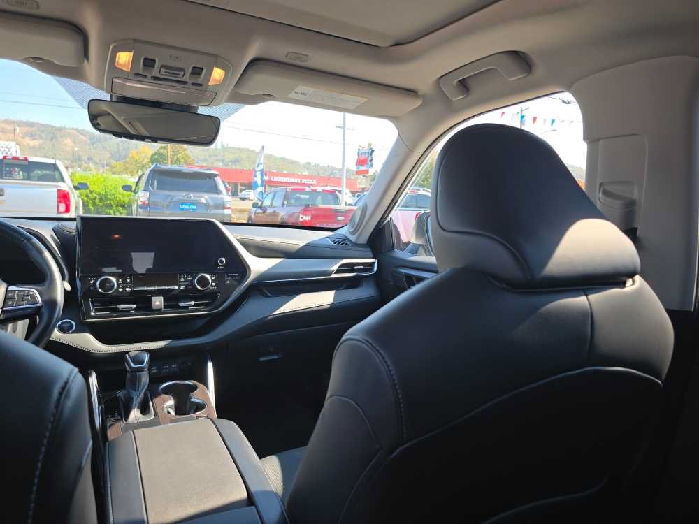 Used 2023 Toyota Highlander Limited AWD/4WD image 14