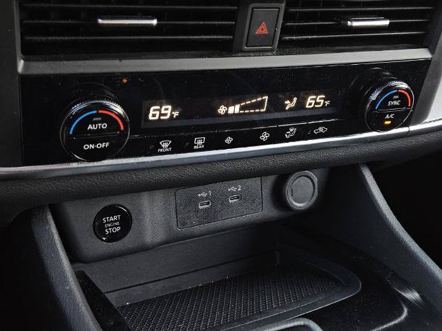 Used 2025 Nissan Rogue SV FWD image 22