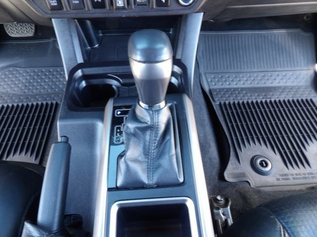 Used 2020 Toyota Tacoma Limited image 28