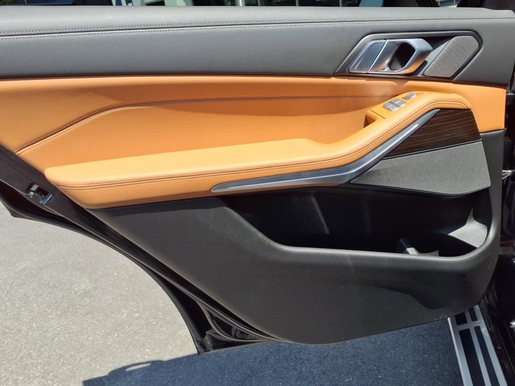 Used 2023 BMW X7 xDrive40i w/ M Sport Package image 9