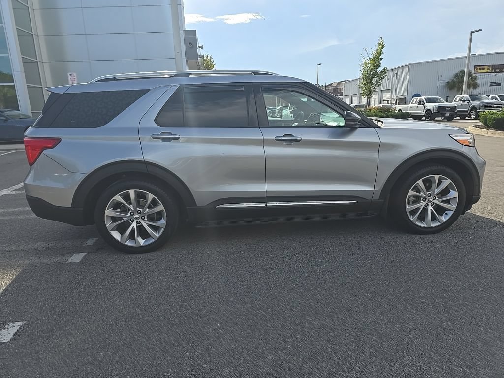 Certified 2022 Ford Explorer Platinum w/ Equipment Group 601A RWD image 8