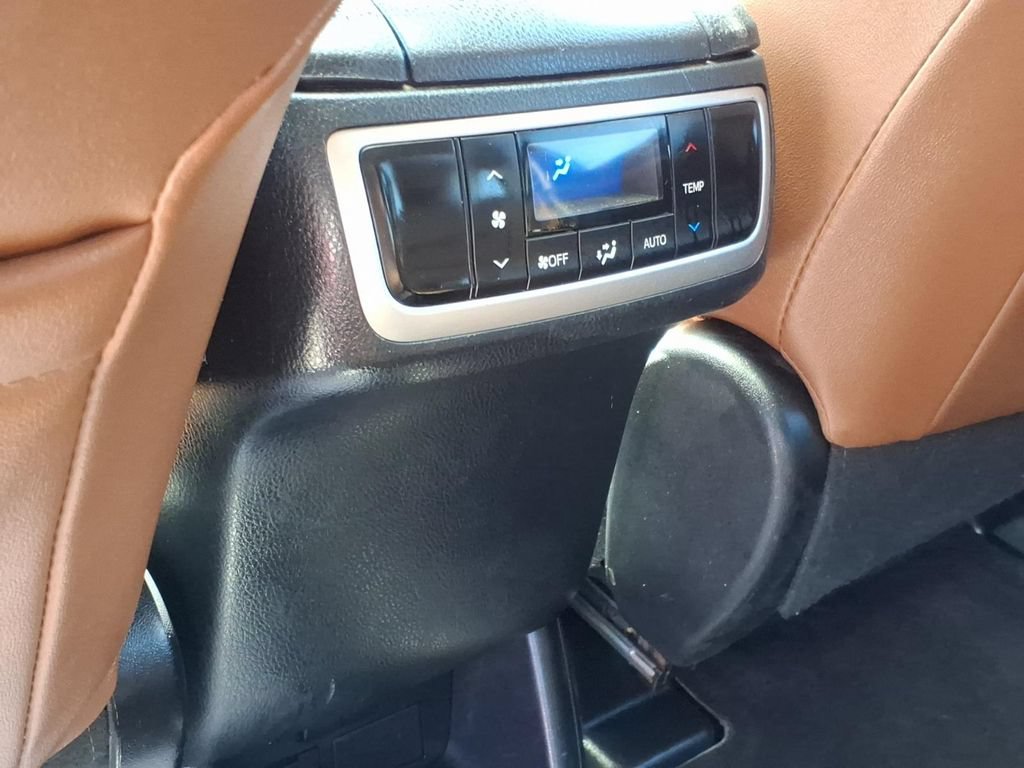 Used 2019 Toyota Highlander Limited FWD image 15