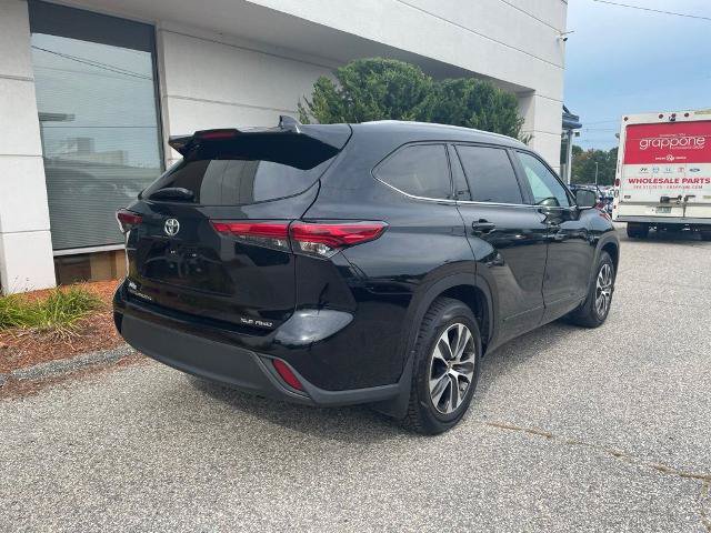 Used 2022 Toyota Highlander XLE AWD/4WD image 8