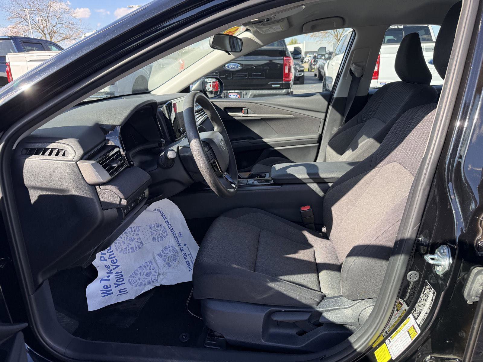 Used 2025 Toyota Camry LE image 11