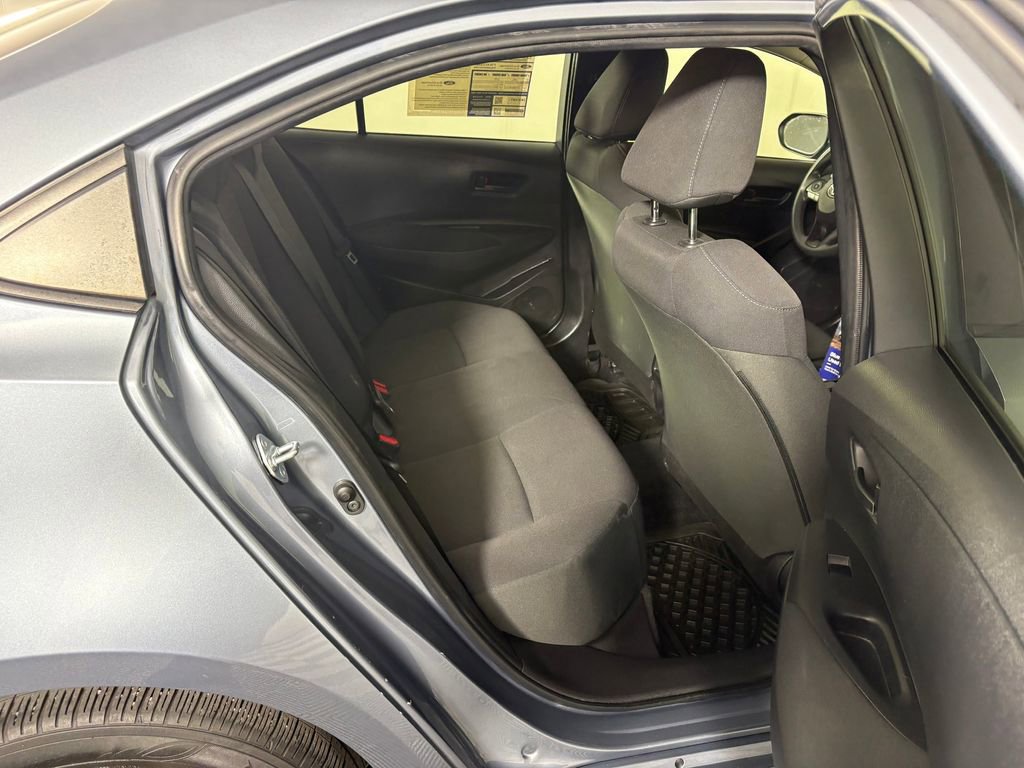 Used 2022 Toyota Corolla LE FWD image 30