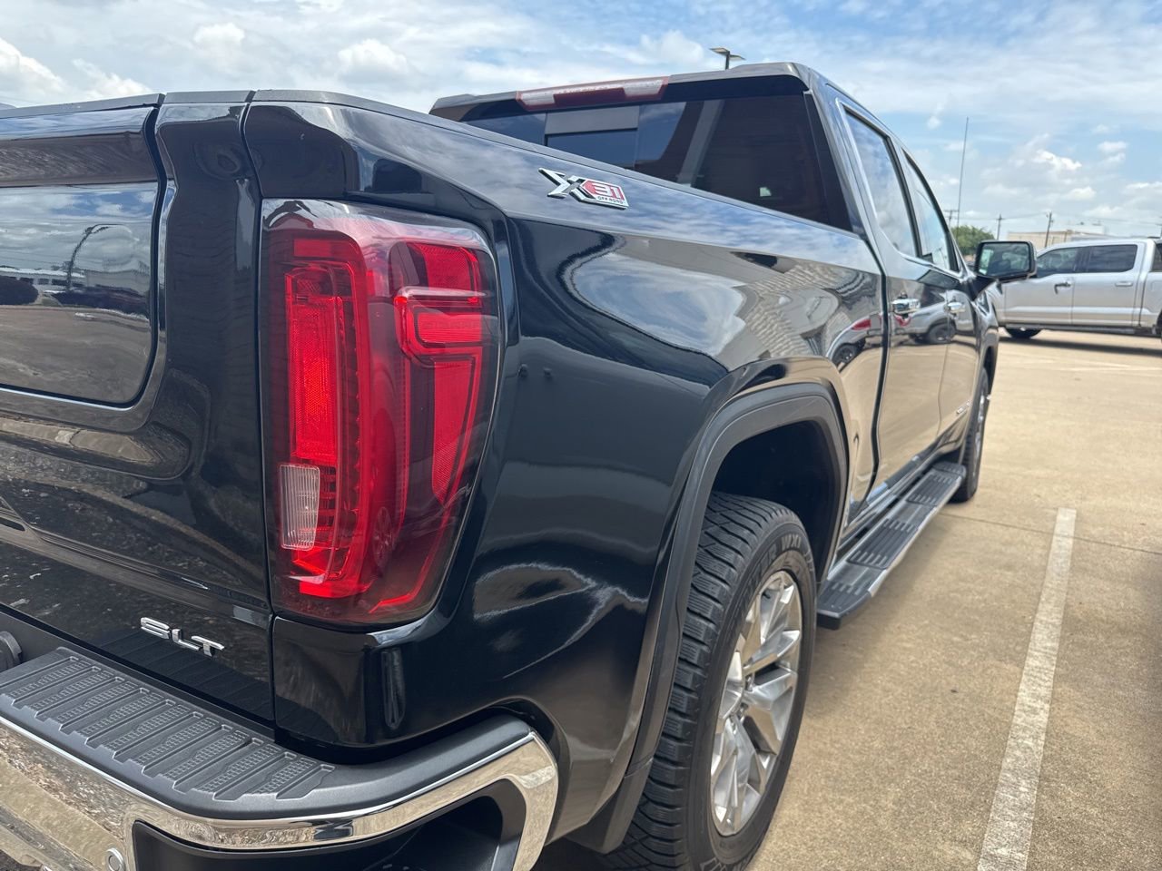 Used 2019 GMC Sierra 1500 SLT w/ SLT Premium Plus Package AWD/4WD image 5