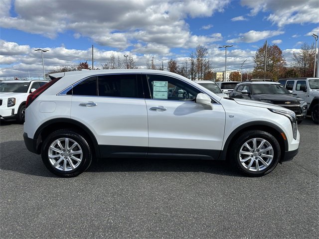 Used 2022 Cadillac XT4 Luxury w/ Cold Weather Package image 6
