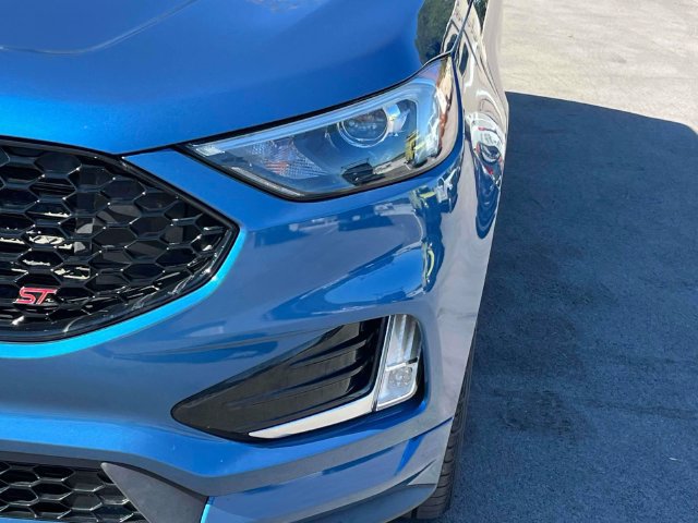 Certified 2019 Ford Edge ST w/ Cold Weather Package AWD/4WD image 9