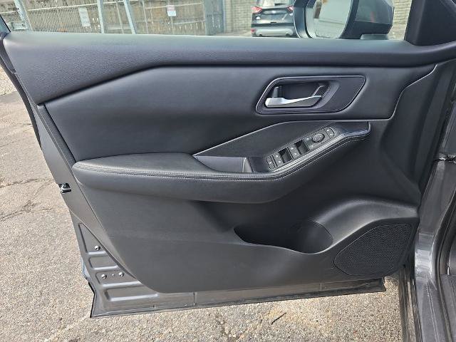 Used 2024 Nissan Rogue SV AWD/4WD image 25