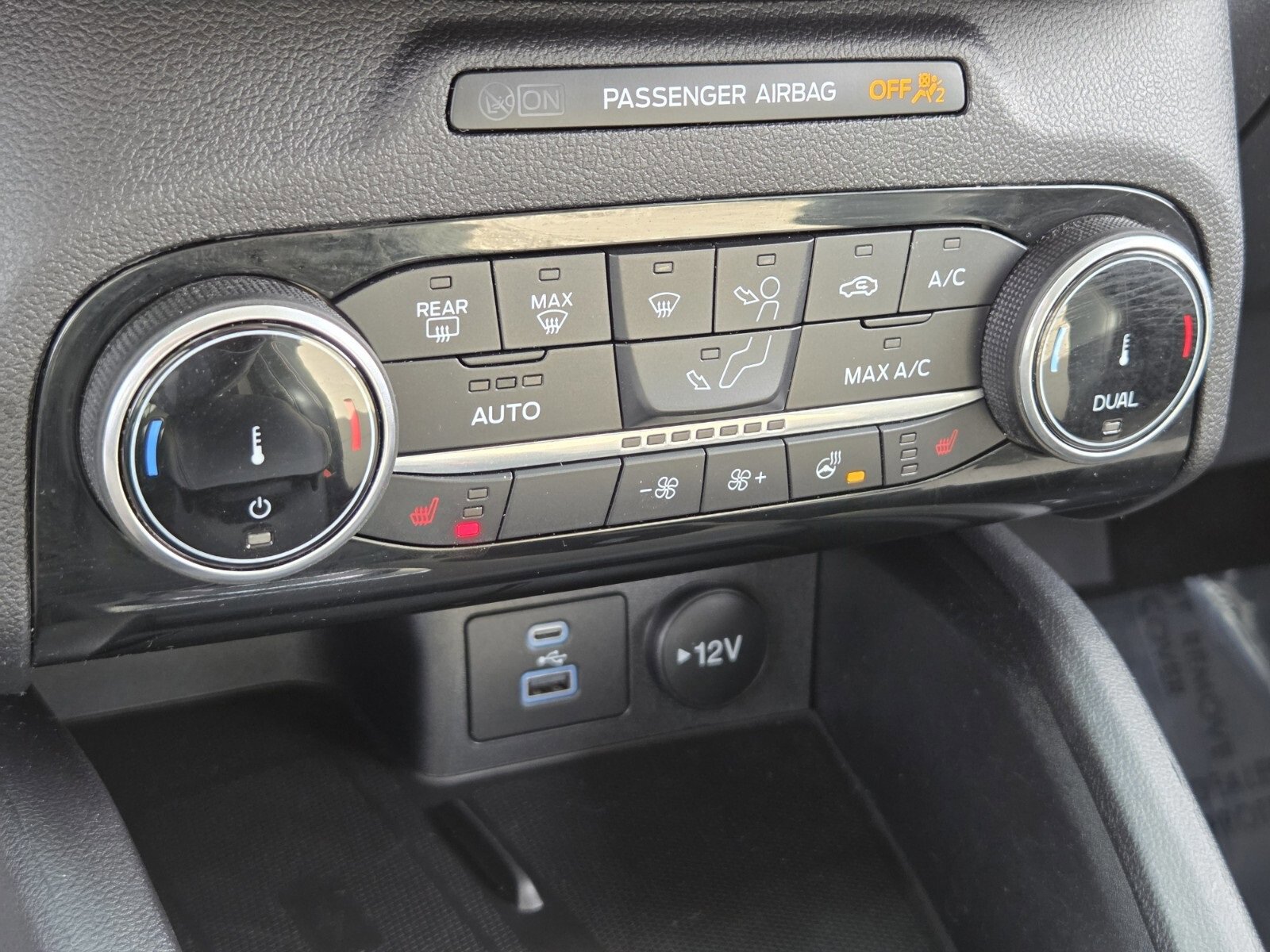 Certified 2022 Ford Escape Titanium w/ Titanium Elite Package image 22