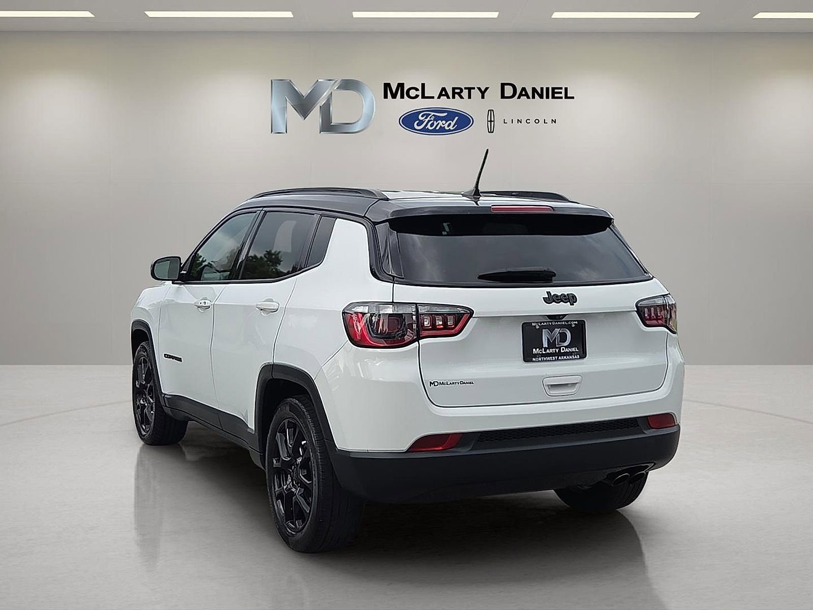 Used 2022 Jeep Compass Latitude FWD image 4