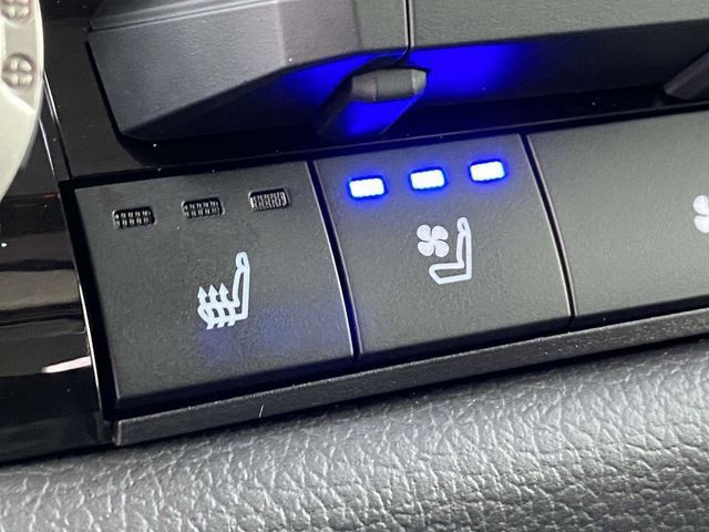 Used 2024 Toyota Tundra Limited image 32