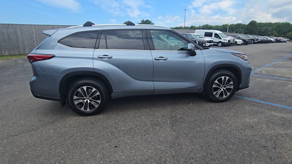 Used 2020 Toyota Highlander XLE AWD/4WD image 20