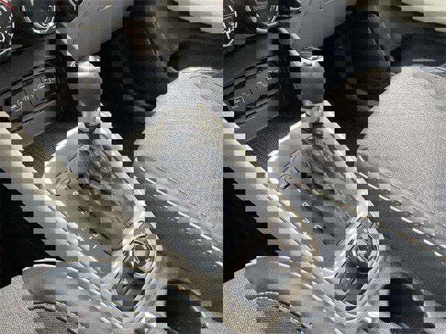 Used 2022 Hyundai Venue Limited image 29